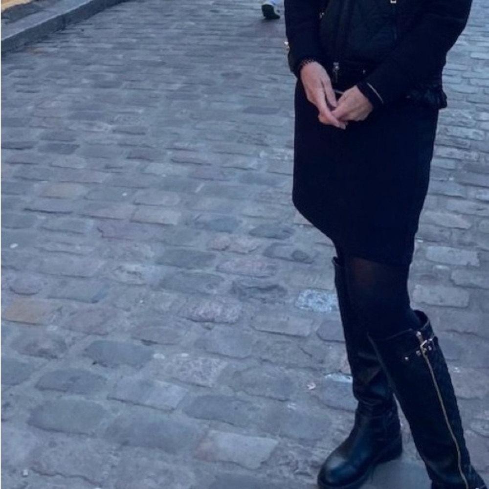 Comfortable classic black boot with gold hardware sz 7.5 - Picture 3 of 16